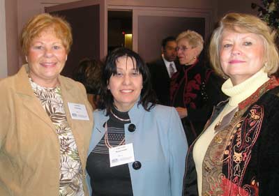 Gertie Delfs (Wells Fargo), Laura Tomco (Morgan Stanley), Donna Leseman 