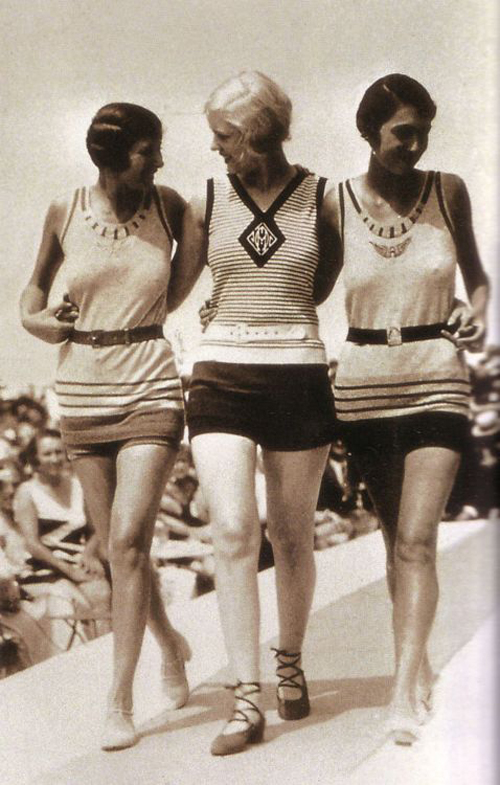 1928 fashion show at the beach