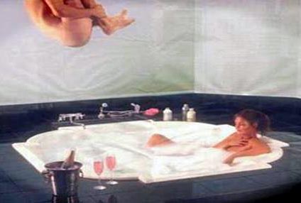 How men screw up romance - man does cannonball into heat shaped bubblebath