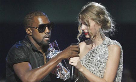 Kanye West grabs the microphone from Taylor Swift