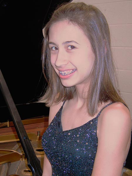 Arianna Korting by piano
