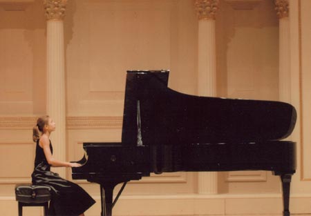 Arianna Korting performing at Carnegie Hall as winner of the Bradshaw and Buono Piano Competition