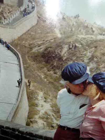 Helga Sandburg and Barney Crile on the Great Wall of China