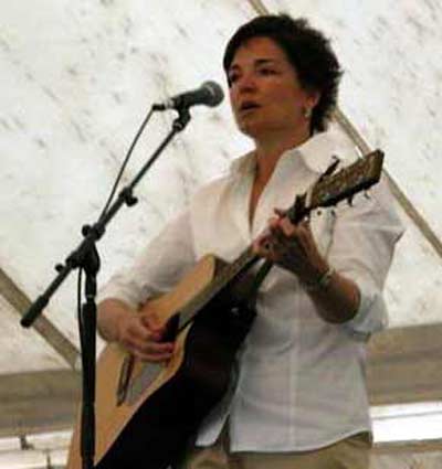 Lisa Spicer performing in Euclid
