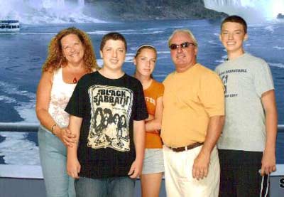 Sandy Lesko Mounts family at Niagara Falls in 2007