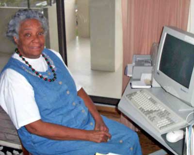 Wanda Jean Green in front of her PC