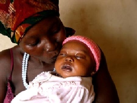 Mother Kadiatu with her baby Kadija in Sierra Leone