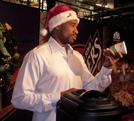 Cleveland Cavalier Leon Powe makes hot chocolate