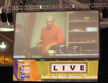 Iron Chef Michael Symon at Fab Food Show (Dan Hanson photo)