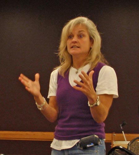 Cathy Horton speaking to high school girls at ClevelandWomen.com Future Leaders Class of 2008