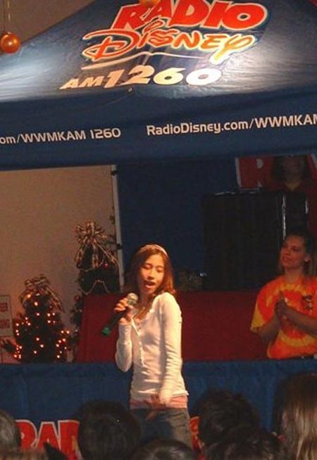 Arianna Korting performing for the Disney Pop Squad