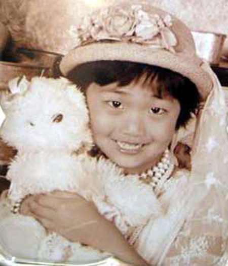 Young Demi Zhang with bear