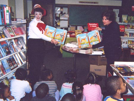 Andrea Egan and Mayor Georgine Welo read Wild About Books to kindergarteners at St John Lutheran School in 2004