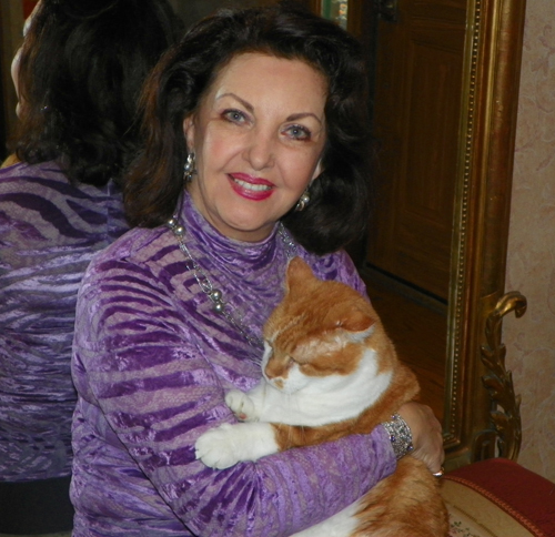 Maria Pujana with cat 'Micho'
