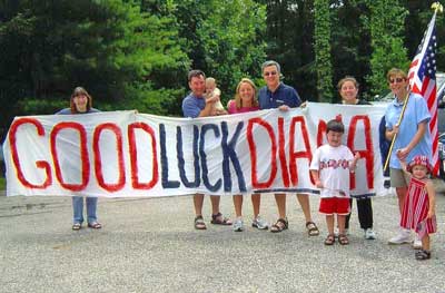 Diana Munz family holding Good Luck sign